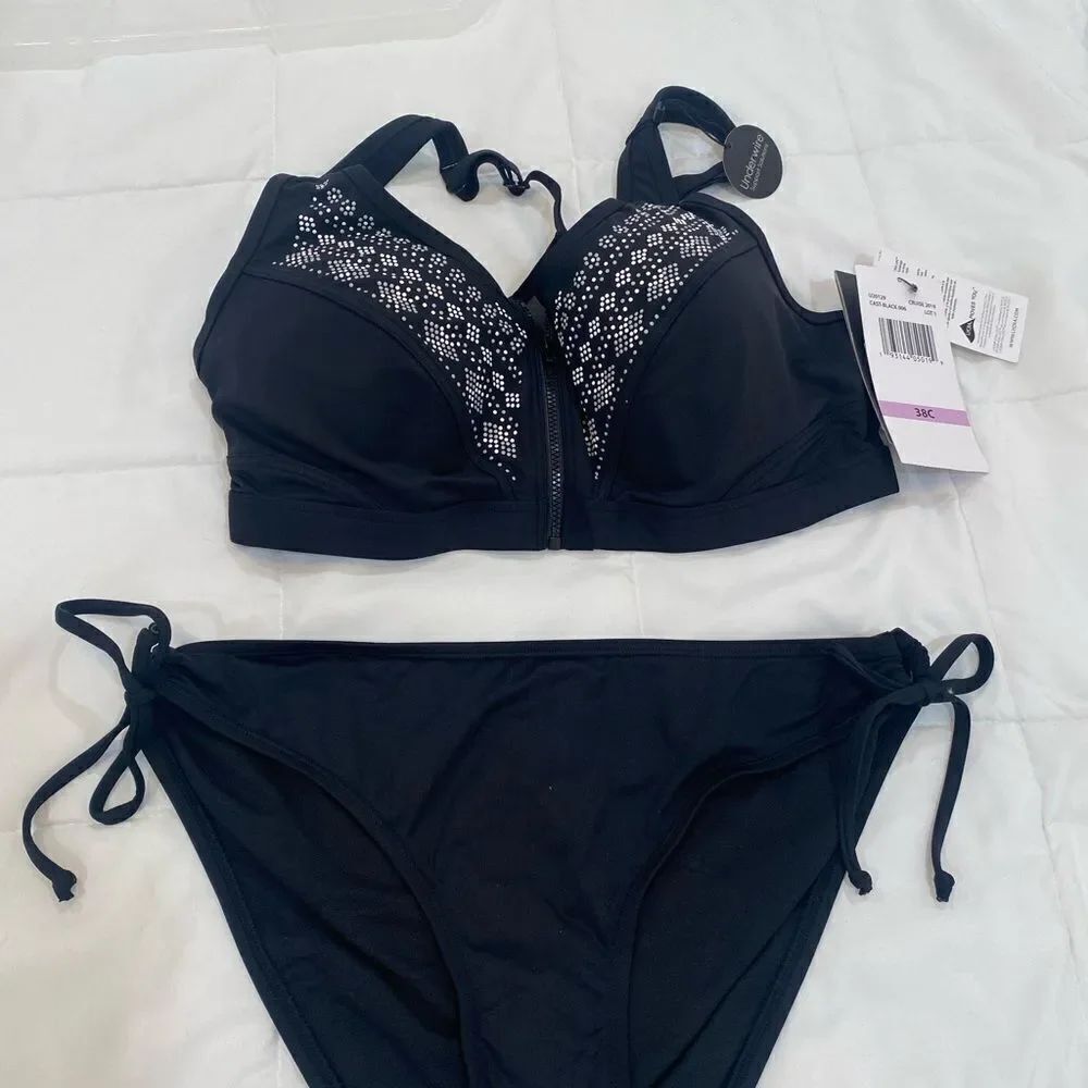 Elegant Black Bikini with Lace Trim and Adjustable Side-Ties